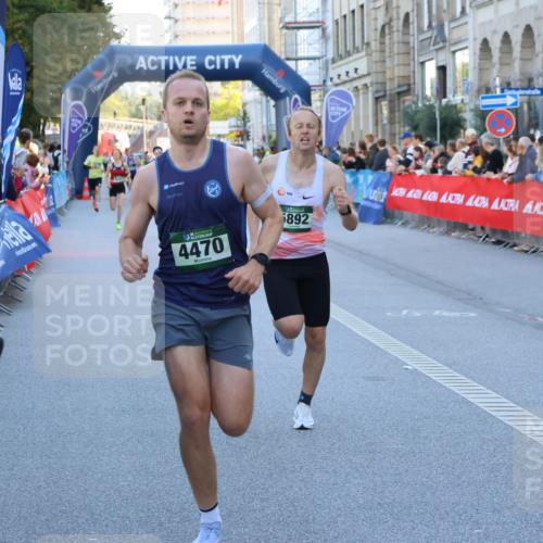 07.09.2025 - BARMER Alsterlauf Strokosch-Dieckow http://msf.ph/oto/8727092 07.09.2025 09:35:11 Ziel 25, 5148, 5203, 5390, 8012 meine-sportfotos.de