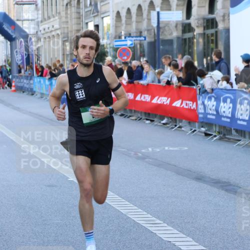 07.09.2025 - BARMER Alsterlauf Strokosch-Dieckow http://msf.ph/oto/8727207 07.09.2025 09:32:13 Ziel 21, 4118, 8354, 8374 meine-sportfotos.de