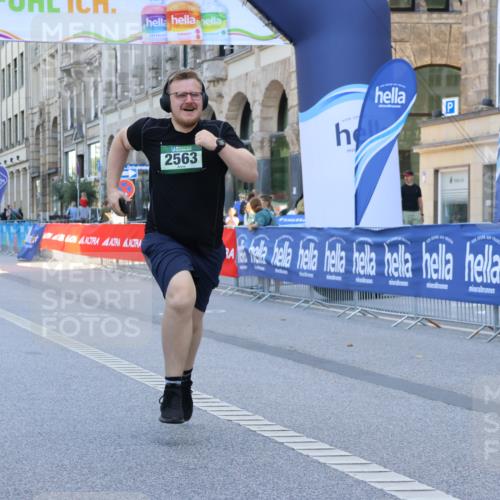 07.09.2025 - BARMER Alsterlauf Strokosch-Dieckow http://msf.ph/oto/8728871 07.09.2025 10:31:23 Ziel 2807, 4921, 4922 meine-sportfotos.de