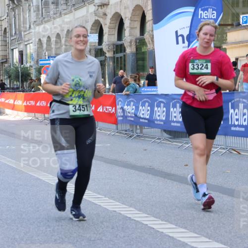 07.09.2025 - BARMER Alsterlauf Strokosch-Dieckow http://msf.ph/oto/8728899 07.09.2025 10:31:17 Ziel 2001, 4921, 4922 meine-sportfotos.de