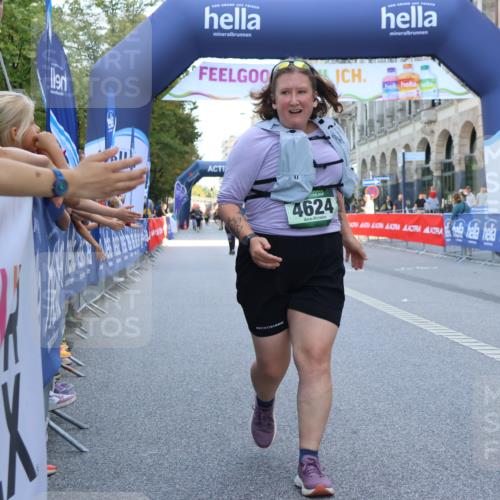 07.09.2025 - BARMER Alsterlauf Strokosch-Dieckow http://msf.ph/oto/8728910 07.09.2025 10:31:07 Ziel 2001, 5599 meine-sportfotos.de