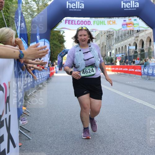 07.09.2025 - BARMER Alsterlauf Strokosch-Dieckow http://msf.ph/oto/8728918 07.09.2025 10:31:06 Ziel 2001, 4388, 5599 meine-sportfotos.de
