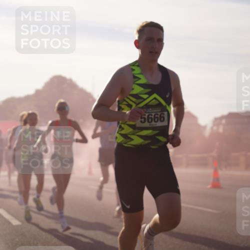 07.09.2025 - BARMER Alsterlauf Yannick Fuchs http://msf.ph/oto/8729869 07.09.2025 08:57:05 Laufen 5666 meine-sportfotos.de