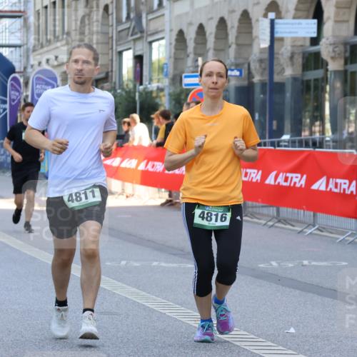 07.09.2025 - BARMER Alsterlauf Strokosch-Dieckow http://msf.ph/oto/8729909 07.09.2025 10:26:30 Ziel 3968, 4143, 4144, 4320, 6004, 8300, 8341 meine-sportfotos.de