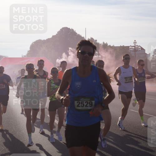 07.09.2025 - BARMER Alsterlauf Yannick Fuchs http://msf.ph/oto/8729912 07.09.2025 08:57:11 Laufen 4252, 574, 2529, 18, 5148, 4853, 5924, 3422 meine-sportfotos.de