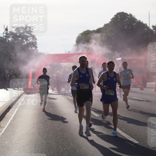 07.09.2025 - BARMER Alsterlauf Yannick Fuchs http://msf.ph/oto/8729937 07.09.2025 08:57:20 Laufen 8247, 71, 5374, 3046 meine-sportfotos.de