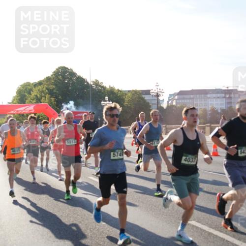 07.09.2025 - BARMER Alsterlauf Yannick Fuchs http://msf.ph/oto/8730070 07.09.2025 08:57:40 Laufen 4281, 5913, 4849, 5749, 6172, 8435, 4037 meine-sportfotos.de
