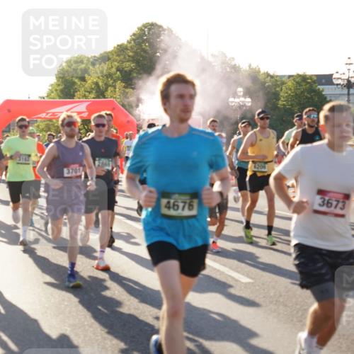 07.09.2025 - BARMER Alsterlauf Yannick Fuchs http://msf.ph/oto/8730139 07.09.2025 08:57:51 Laufen 8375, 3163, 3701, 4676, 6209, 26, 3673 meine-sportfotos.de