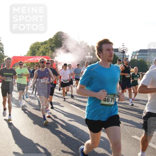 07.09.2025 - BARMER Alsterlauf Yannick Fuchs http://msf.ph/oto/8730145 07.09.2025 08:57:52 Laufen 8375, 3163, 3701, 3890, 4645, 4671, 790, 6308, 367 meine-sportfotos.de