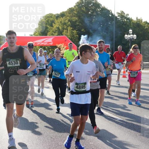 07.09.2025 - BARMER Alsterlauf Yannick Fuchs http://msf.ph/oto/8730588 07.09.2025 08:59:13 Laufen 44530, 42, 8169, 4677, 5947, 4895, 2178, 4887, 4886, 108 meine-sportfotos.de
