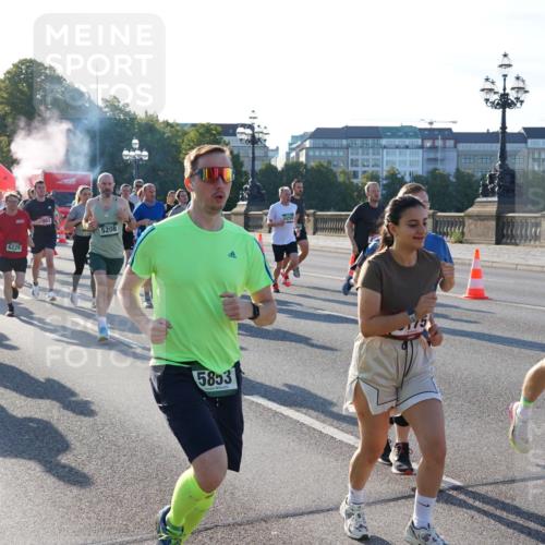07.09.2025 - BARMER Alsterlauf Yannick Fuchs http://msf.ph/oto/8730636 07.09.2025 08:59:20 Laufen 5883, 1800, 5208, 6229, 5853 meine-sportfotos.de