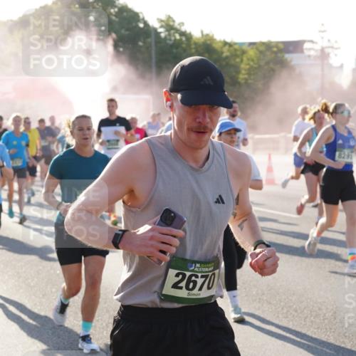 07.09.2025 - BARMER Alsterlauf Yannick Fuchs http://msf.ph/oto/8730739 07.09.2025 08:59:38 Laufen 3596, 36, 2670, 8291 meine-sportfotos.de