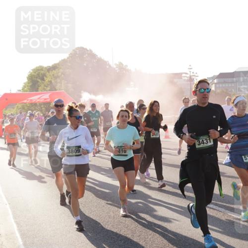 07.09.2025 - BARMER Alsterlauf Yannick Fuchs http://msf.ph/oto/8730792 07.09.2025 08:59:48 Laufen 44444, 5078, 5555, 3809, 5028, 5367, 310, 481, 3431, 5745, 4 meine-sportfotos.de