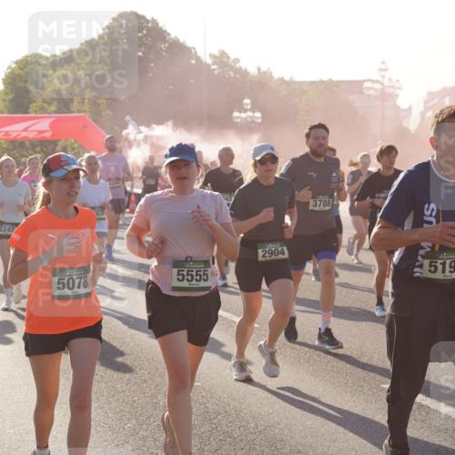 07.09.2025 - BARMER Alsterlauf Yannick Fuchs http://msf.ph/oto/8730818 07.09.2025 08:59:52 Laufen 15921, 4242, 03, 4264, 5078, 5555, 2904, 3788, 5196, 5456 meine-sportfotos.de
