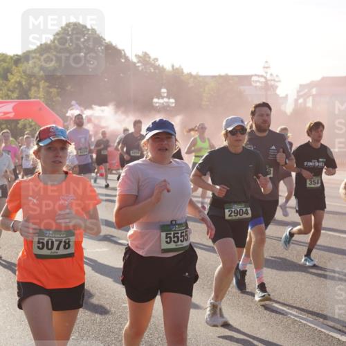 07.09.2025 - BARMER Alsterlauf Yannick Fuchs http://msf.ph/oto/8730823 07.09.2025 08:59:52 Laufen 5921, 60, 4242, 4204, 36, 5078, 136, 5555, 2904, 358, 36, 1519 meine-sportfotos.de