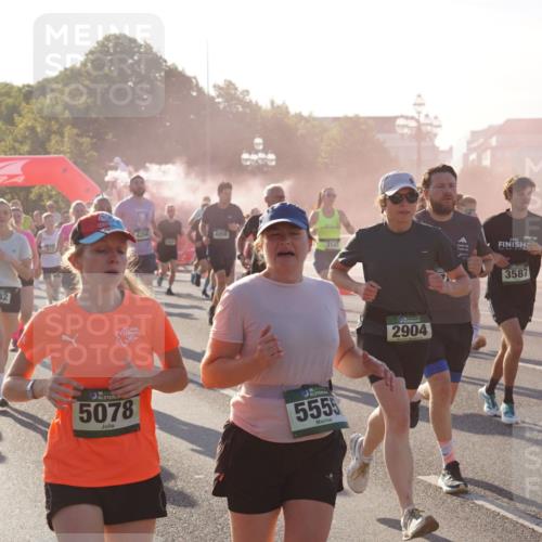 07.09.2025 - BARMER Alsterlauf Yannick Fuchs http://msf.ph/oto/8730824 07.09.2025 08:59:52 Laufen 592, 4242, 4204, 4956, 5078, 36, 5555, 2904, 5991, 3587 meine-sportfotos.de