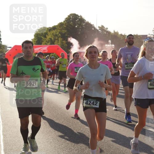 07.09.2025 - BARMER Alsterlauf Yannick Fuchs http://msf.ph/oto/8730842 07.09.2025 08:59:55 Laufen 5921, 4121, 4204, 38, 58, 4242, 4038, 4956 meine-sportfotos.de