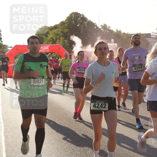 07.09.2025 - BARMER Alsterlauf Yannick Fuchs http://msf.ph/oto/8730843 07.09.2025 08:59:55 Laufen 5921, 1812, 3859, 4204, 36, 4242, 403, 56 meine-sportfotos.de