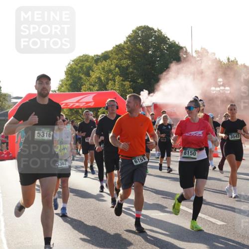 07.09.2025 - BARMER Alsterlauf Yannick Fuchs http://msf.ph/oto/8730861 07.09.2025 08:59:58 Laufen 5316, 45, 5307, 3543, 6151, 6150 meine-sportfotos.de