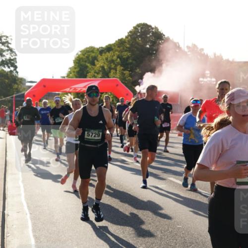07.09.2025 - BARMER Alsterlauf Yannick Fuchs http://msf.ph/oto/8730923 07.09.2025 09:00:10 Laufen 2870, 5729, 36, 320, 8 meine-sportfotos.de