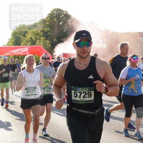 07.09.2025 - BARMER Alsterlauf Yannick Fuchs http://msf.ph/oto/8730932 07.09.2025 09:00:11 Laufen 4876, 8421, 2162, 36, 5729, 8108 meine-sportfotos.de