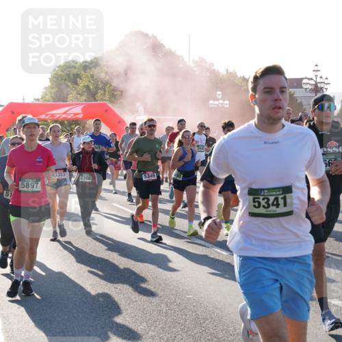 07.09.2025 - BARMER Alsterlauf Yannick Fuchs http://msf.ph/oto/8730973 07.09.2025 09:00:19 Laufen 51, 5897, 5353, 2308, 5349, 490, 2040, 5341, 56, 5340 meine-sportfotos.de