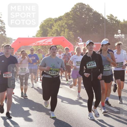 07.09.2025 - BARMER Alsterlauf Yannick Fuchs http://msf.ph/oto/8731061 07.09.2025 09:00:36 Laufen 4792, 3864, 3242, 4341, 356, 4352, 4358, 5375, 5958, 767 meine-sportfotos.de