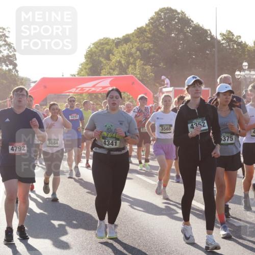 07.09.2025 - BARMER Alsterlauf Yannick Fuchs http://msf.ph/oto/8731064 07.09.2025 09:00:36 Laufen 3864, 4792, 3242, 4341, 10, 314, 3565, 4352, 375, 4358, 59 meine-sportfotos.de