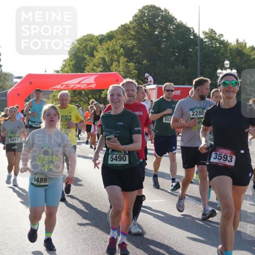 07.09.2025 - BARMER Alsterlauf Yannick Fuchs http://msf.ph/oto/8731272 07.09.2025 09:01:11 Laufen 5891, 5694, 10, 5490, 5489, 553, 2280, 36, 3593, 5384, 3314 meine-sportfotos.de