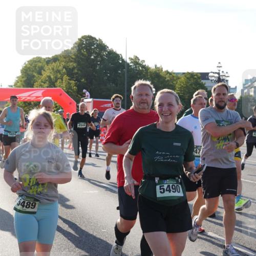 07.09.2025 - BARMER Alsterlauf Yannick Fuchs http://msf.ph/oto/8731284 07.09.2025 09:01:13 Laufen 4244, 5891, 5694, 4944, 6489, 5490, 47, 92, 4260, 5368 meine-sportfotos.de
