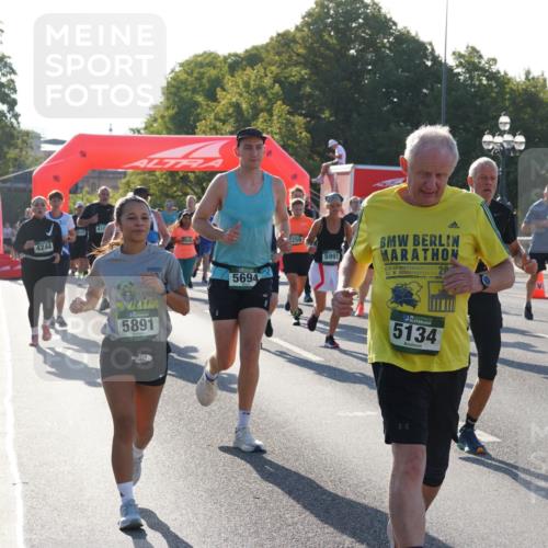 07.09.2025 - BARMER Alsterlauf Yannick Fuchs http://msf.ph/oto/8731292 07.09.2025 09:01:14 Laufen 4244, 5891, 5694, 259, 5991, 42, 95, 20, 1772, 5134, 2 meine-sportfotos.de