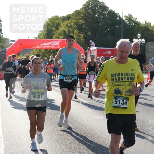 07.09.2025 - BARMER Alsterlauf Yannick Fuchs http://msf.ph/oto/8731294 07.09.2025 09:01:14 Laufen 4244, 5694, 10, 4, 5891, 22592, 5991, 26, 7, 5134, 5772 meine-sportfotos.de