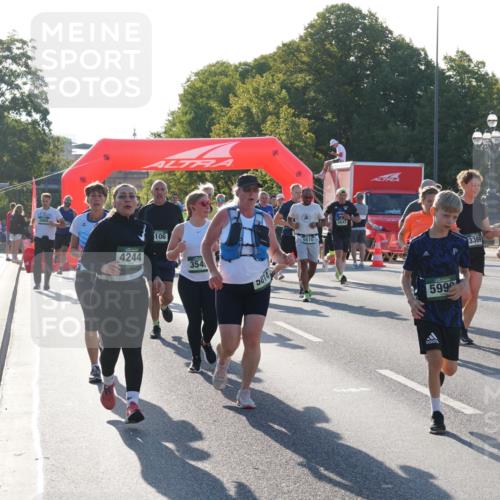 07.09.2025 - BARMER Alsterlauf Yannick Fuchs http://msf.ph/oto/8731310 07.09.2025 09:01:17 Laufen 44414, 4244, 106, 354, 3814, 5610, 5643, 599, 3369, 5991, 8064 meine-sportfotos.de