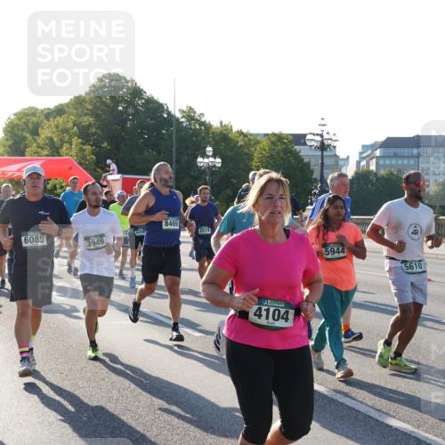 07.09.2025 - BARMER Alsterlauf Yannick Fuchs http://msf.ph/oto/8731366 07.09.2025 09:01:24 Laufen 3865, 8469, 6085, 449, 2514, 3949, 4104, 5944, 5610, 5453 meine-sportfotos.de
