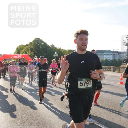 07.09.2025 - BARMER Alsterlauf Yannick Fuchs http://msf.ph/oto/8731887 07.09.2025 09:02:32 Laufen 88814, 3168, 3408, 5188, 5791, 5962, 9, 56 meine-sportfotos.de