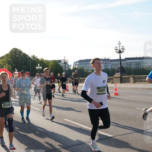 07.09.2025 - BARMER Alsterlauf Yannick Fuchs http://msf.ph/oto/8731989 07.09.2025 09:02:50 Laufen 8500, 4710, 326, 3290, 5805, 5609, 24, 472 meine-sportfotos.de