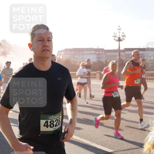 07.09.2025 - BARMER Alsterlauf Yannick Fuchs http://msf.ph/oto/8732395 07.09.2025 09:04:02 Laufen 4809, 36, 4828, 593, 591 meine-sportfotos.de
