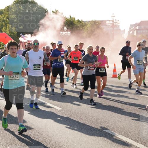 07.09.2025 - BARMER Alsterlauf Yannick Fuchs http://msf.ph/oto/8732433 07.09.2025 09:04:07 Laufen 699, 4669, 377, 2575, 233, 5659, 4562, 3603, 4643, 5548, 300 meine-sportfotos.de