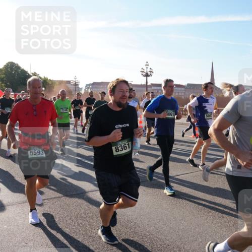 07.09.2025 - BARMER Alsterlauf Yannick Fuchs http://msf.ph/oto/8732659 07.09.2025 09:04:38 Laufen 44, 3960, 5638, 65, 14, 2248, 5593, 3061, 8361, 505, 525, 2621 meine-sportfotos.de