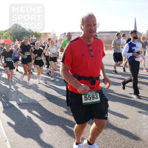07.09.2025 - BARMER Alsterlauf Yannick Fuchs http://msf.ph/oto/8732670 07.09.2025 09:04:38 Laufen 5638, 3960, 4733, 5614, 202, 236, 5613, 36, 5593 meine-sportfotos.de