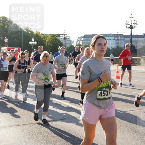 07.09.2025 - BARMER Alsterlauf Yannick Fuchs http://msf.ph/oto/8732768 07.09.2025 09:05:09 Laufen 571, 4572, 8078, 3043, 3558, 755, 5998, 4537 meine-sportfotos.de