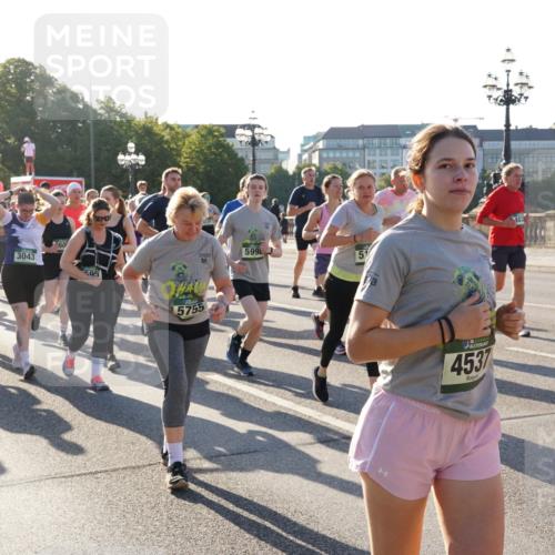 07.09.2025 - BARMER Alsterlauf Yannick Fuchs http://msf.ph/oto/8732769 07.09.2025 09:05:09 Laufen 571, 4572, 8078, 3043, 260, 05, 10, 5755, 599, 51, 4537, 295 meine-sportfotos.de