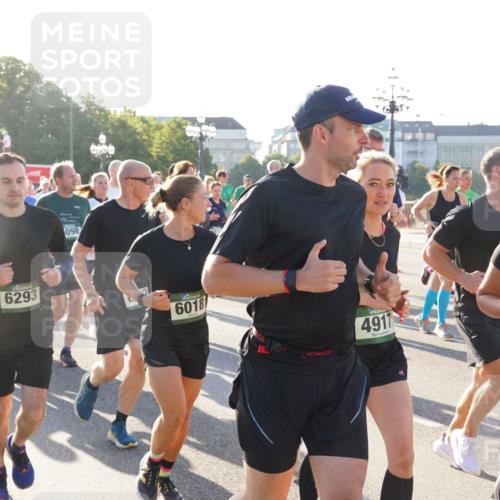 07.09.2025 - BARMER Alsterlauf Yannick Fuchs http://msf.ph/oto/8732825 07.09.2025 09:05:19 Laufen 098, 4713, 6293, 6018, 4917, 3, 2436 meine-sportfotos.de