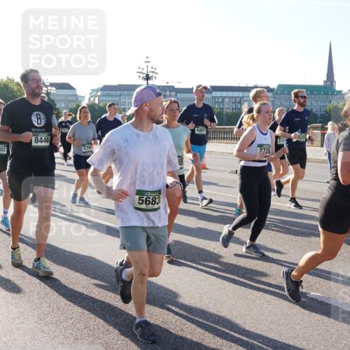 07.09.2025 - BARMER Alsterlauf Yannick Fuchs http://msf.ph/oto/8732919 07.09.2025 09:05:51 Laufen 509, 5978, 5137, 205, 3902, 8446, 5061, 4807, 5760, 5683, 2720, 818, 8207, 08 meine-sportfotos.de
