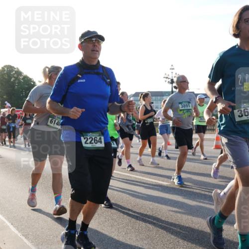 07.09.2025 - BARMER Alsterlauf Yannick Fuchs http://msf.ph/oto/8733521 07.09.2025 09:07:02 Laufen 12403, 6140, 2264, 17, 145, 3891, 202, 39, 262, 3697 meine-sportfotos.de