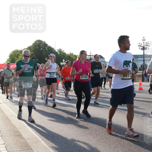 07.09.2025 - BARMER Alsterlauf Yannick Fuchs http://msf.ph/oto/8733832 07.09.2025 09:07:18 Laufen 3550, 4437, 2249, 5721, 4519, 474, 5277, 4313, 3674, 5709, 5877, 4398, 2550 meine-sportfotos.de