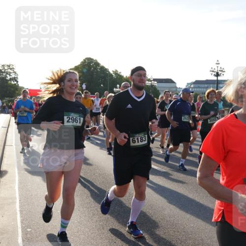 07.09.2025 - BARMER Alsterlauf Yannick Fuchs http://msf.ph/oto/8734065 07.09.2025 09:07:47 Laufen 585, 4851, 2961, 6183, 262, 644, 3092, 36, 2817 meine-sportfotos.de