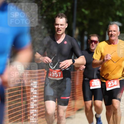 07.09.2025 - 19. Norderstedt Triathlon Michael Strokosch http://msf.ph/oto/8734354 07.09.2025 12:17:33 Laufen 234, 252, 303, 1357 meine-sportfotos.de