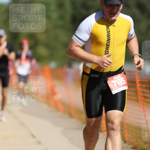 07.09.2025 - 19. Norderstedt Triathlon Michael Strokosch http://msf.ph/oto/8734546 07.09.2025 12:18:25 Laufen 237, 795, 857, 1300, 1313, 1371 meine-sportfotos.de