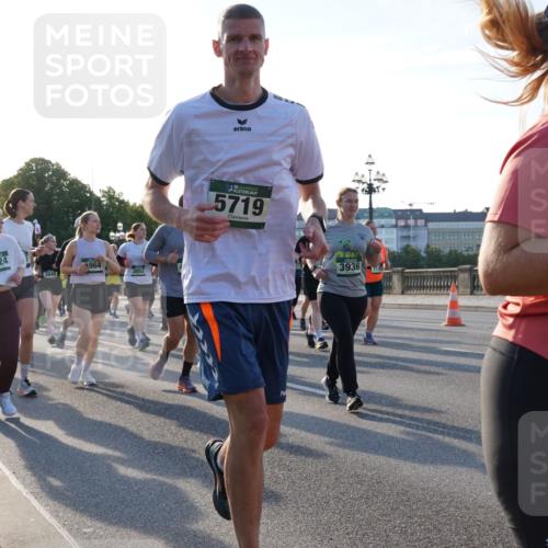 07.09.2025 - BARMER Alsterlauf Yannick Fuchs http://msf.ph/oto/8735016 07.09.2025 09:08:27 Laufen 5224, 3848, 964, 3052, 36, 5719, 3936, 714, 33 meine-sportfotos.de